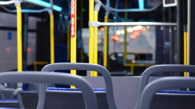 Удар по Південному мосту: в Києві змінили рух метро та автобусних маршрутів
